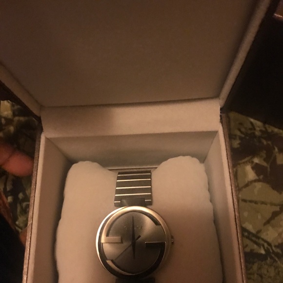 2017 Authentic Gucci Watch - Picture 4 of 5